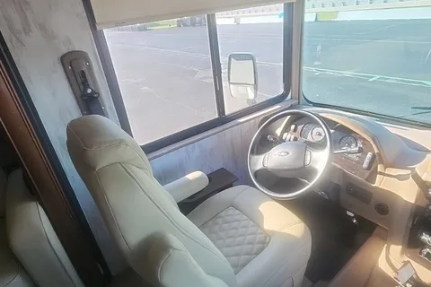 Luxury Georgetown 351DS Class A RV Rental!