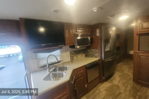Luxury Georgetown 351DS Class A RV Rental!