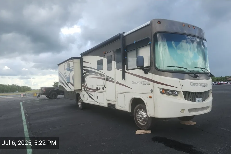 Luxury Georgetown 351DS Class A RV Rental!