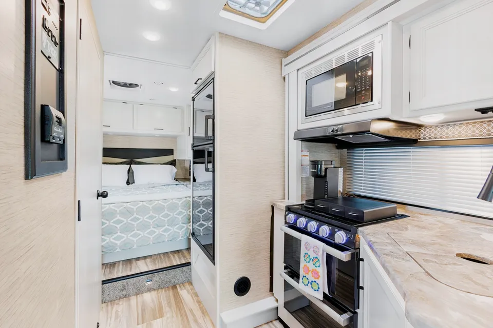 Brand New! Beautiful 2023 Thor Class C 