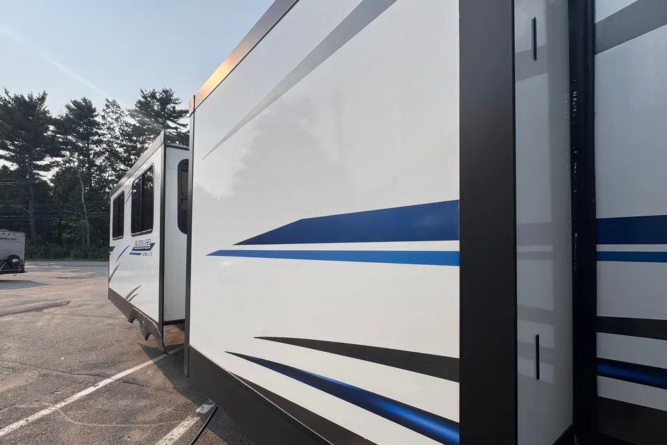 Comfy Cruiser RV Embrace EL310 Travel Trailer