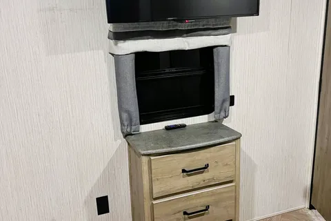 Palomino Puma 32RBFQ-2B Travel Trailer