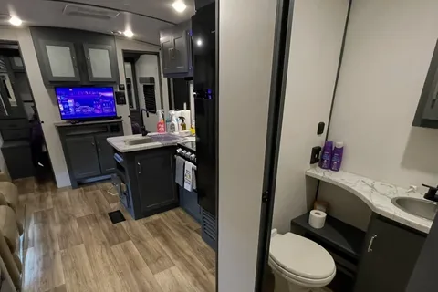 👀Sleeps 8-10! 2 AC’s 🥵Privacy! Has it all! Delivered and Setup!