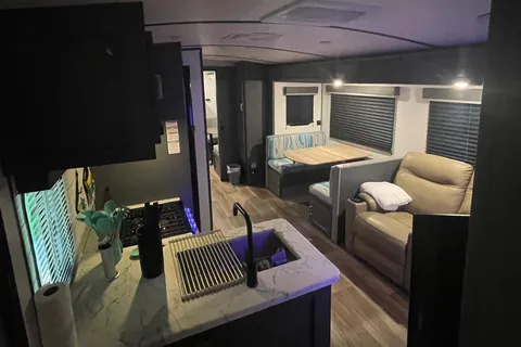 👀Sleeps 8-10! 2 AC’s 🥵Privacy! Has it all! Delivered and Setup!