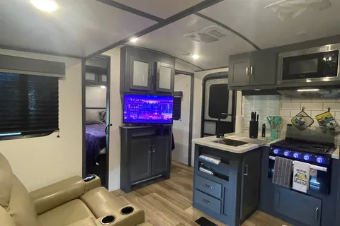 👀Sleeps 8-10! 2 AC’s 🥵Privacy! Has it all! Delivered and Setup!