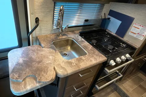 DESERT ROSE | Easy-to-Drive Class C | Sleeps 5