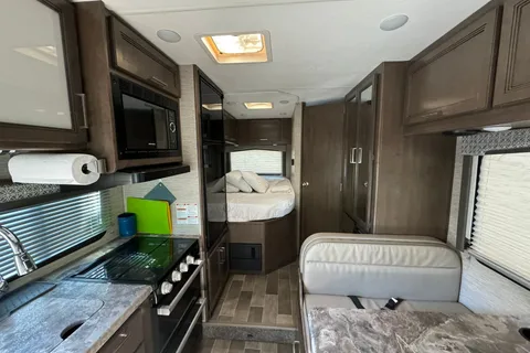 DESERT ROSE | Easy-to-Drive Class C | Sleeps 5