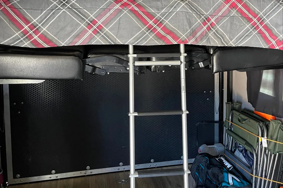 Roxy's Genesis Supreme 23FS Toy Hauler