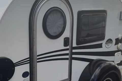Stylish Teardrop Getaway - Perfect for 2 - Simple, Stress-Free Camping