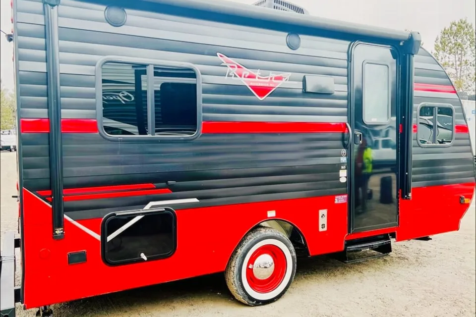 2022 Retro 165 (2,840 LBS & Solar Panel)