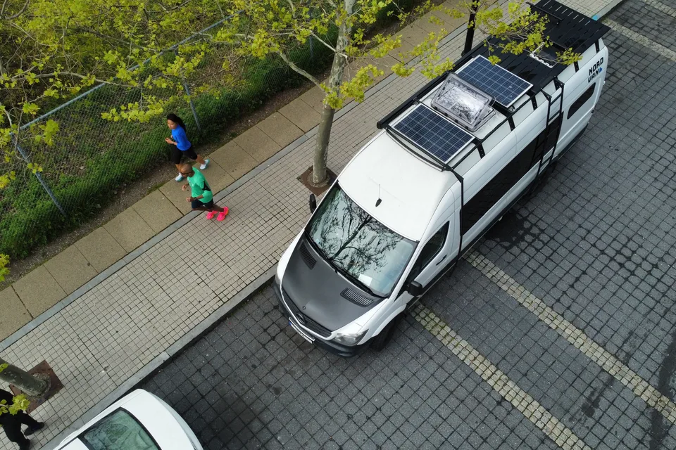 [Louez notre /Rent Our] :  Mercedes Sprinter 4x4 Aménagé