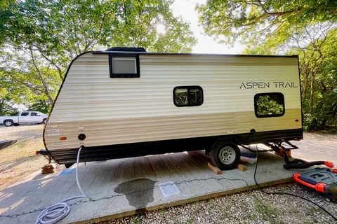 🚐 The Campventure Cruiser 🚐 Sleeps 6 • Dutchman Travel Trailer • Ready for adventure!