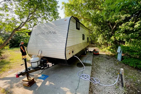 🚐 The Campventure Cruiser 🚐 Sleeps 6 • Dutchman Travel Trailer • Ready for adventure!