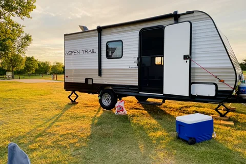 🚐 The Campventure Cruiser 🚐 Sleeps 6 • Dutchman Travel Trailer • Ready for adventure!