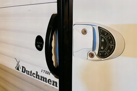 🚐 The Campventure Cruiser 🚐 Sleeps 6 • Dutchman Travel Trailer • Ready for adventure!