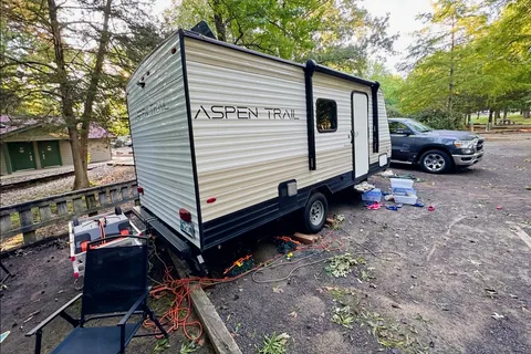 🚐 The Campventure Cruiser 🚐 Sleeps 6 • Dutchman Travel Trailer • Ready for adventure!