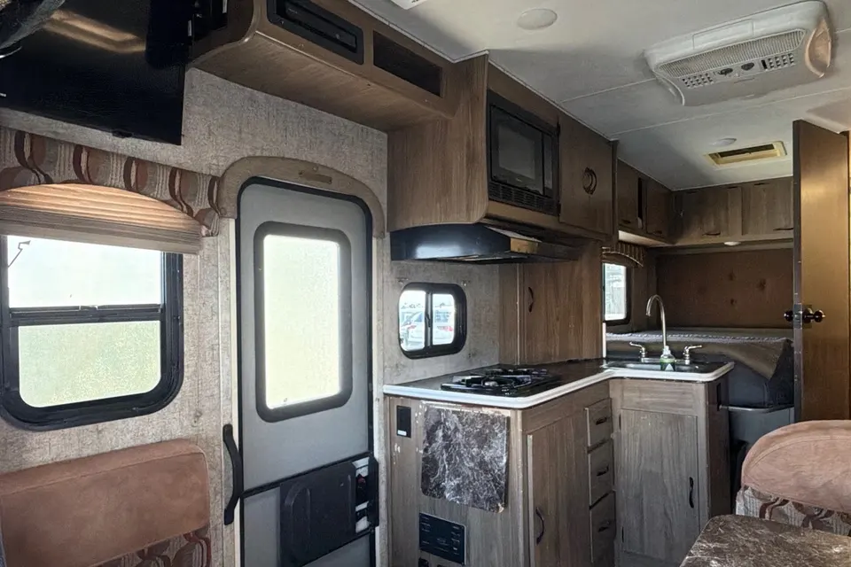 Best on Gas RV – Save on Fuel + Solar Powered