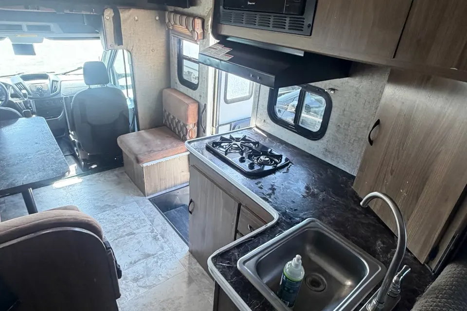 Best on Gas RV – Save on Fuel + Solar Powered