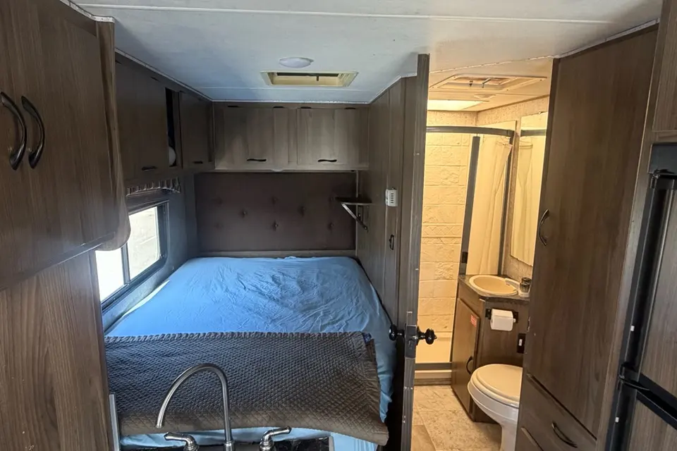 Best on Gas RV – Save on Fuel + Solar Powered