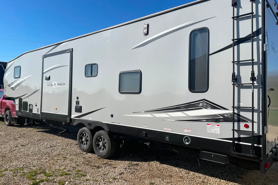 Cole's Forest River 325 pack 13 Toy Hauler