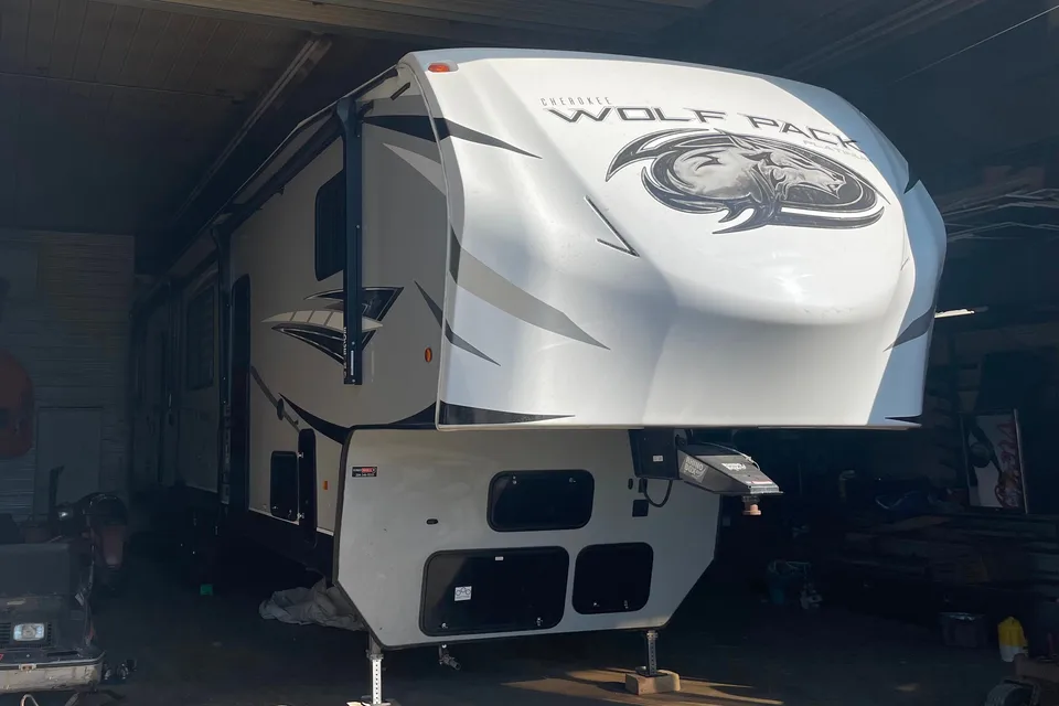Cole's Forest River 325 pack 13 Toy Hauler