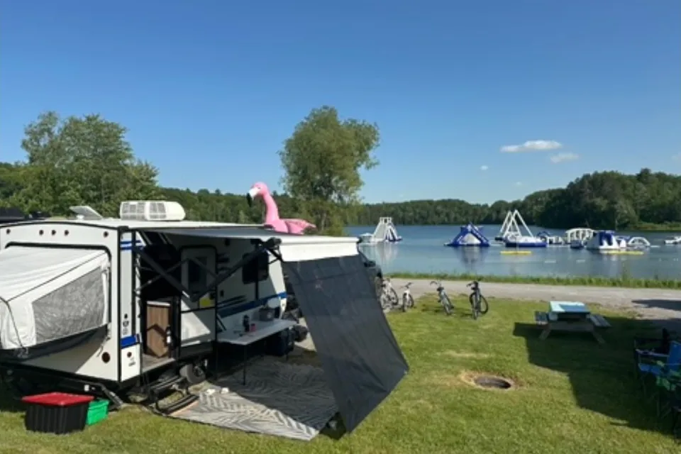 Angelle's Jayco Jay Feather X17Z Hybrid