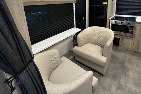Melvin's FOREST RIVER INC RECT Travel Trailer