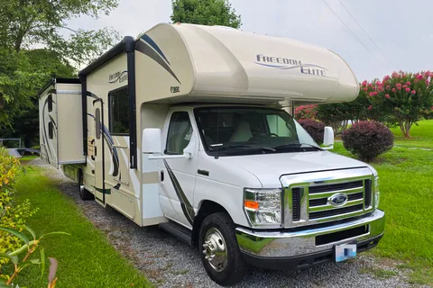 Thor Motor Coach Freedom Elite 30FE Bunkhouse
