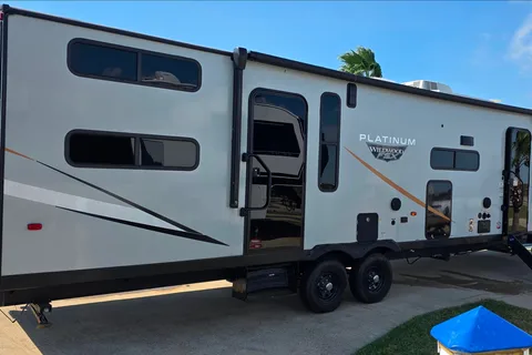 Platinum Forest River Wildwind Travel Trailer