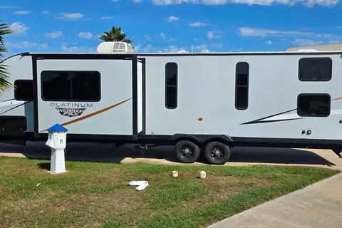 Platinum Forest River Wildwind Travel Trailer