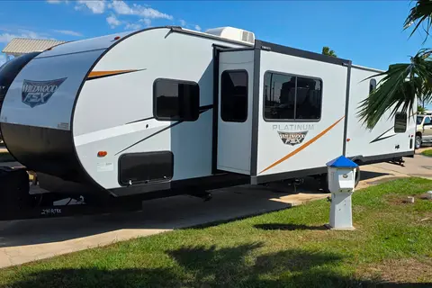 Platinum Forest River Wildwind Travel Trailer