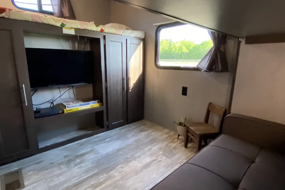 Large 2 slide, 1.5 bathroom bumper pull