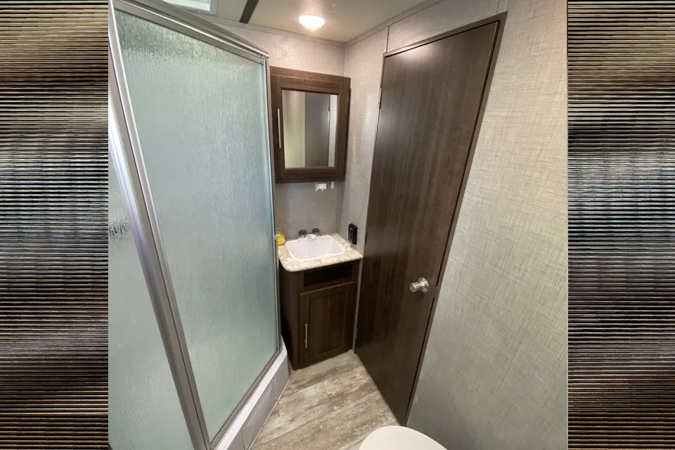 Large 2 slide, 1.5 bathroom bumper pull
