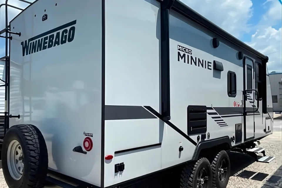 Conrad's Winnebago 2306 bhs Fifth Wheel