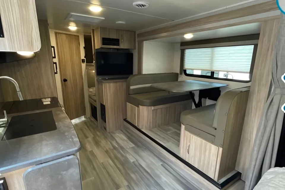 Conrad's Winnebago 2306 bhs Fifth Wheel
