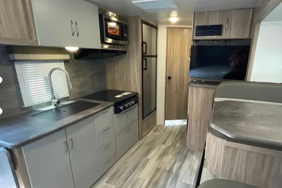 Conrad's Winnebago 2306 bhs Fifth Wheel