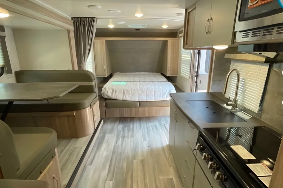 Conrad's Winnebago 2306 bhs Fifth Wheel