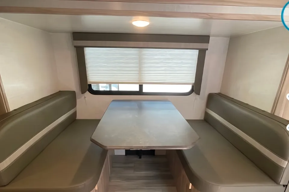 Conrad's Winnebago 2306 bhs Fifth Wheel