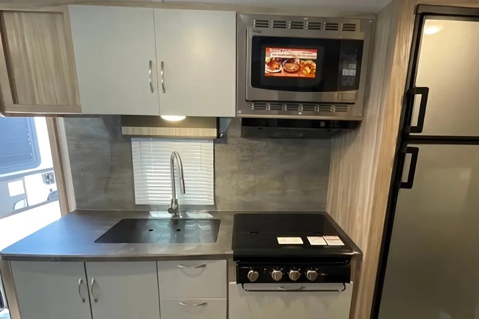 Conrad's Winnebago 2306 bhs Fifth Wheel
