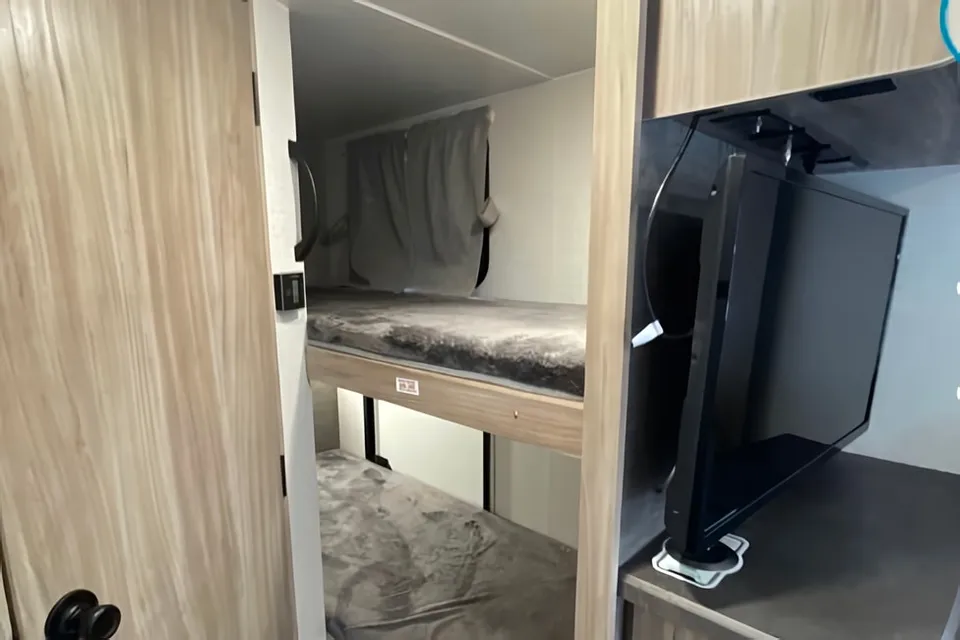 Conrad's Winnebago 2306 bhs Fifth Wheel