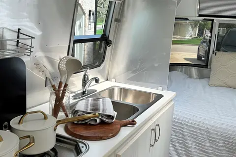Magnolia 2 Airstream 22ft Bambi Sport **FULLY LOADED**