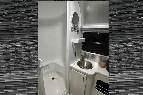 Magnolia 2 Airstream 22ft Bambi Sport **FULLY LOADED**