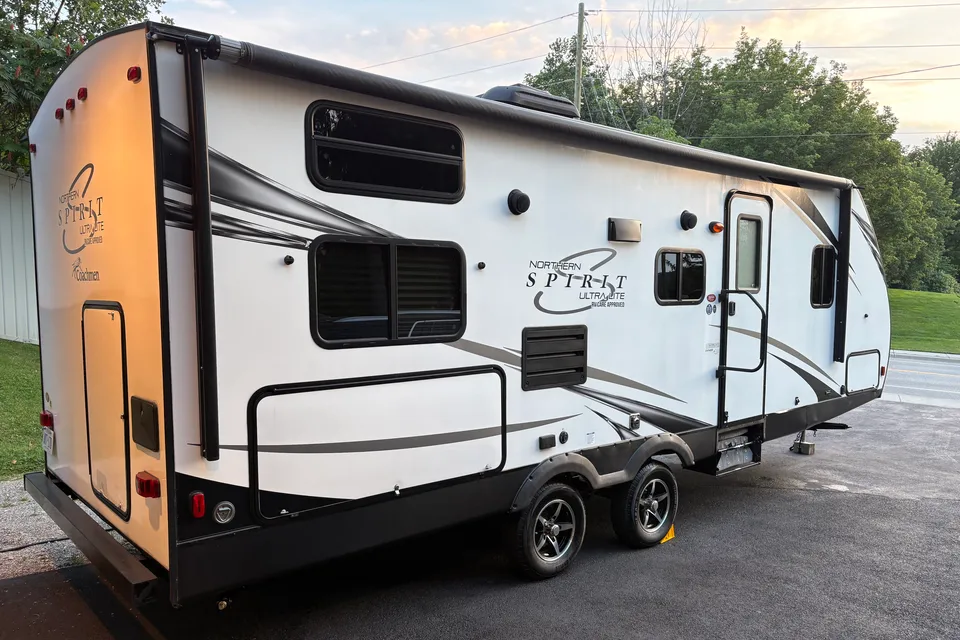 Chris's Northern Spirit 24' Bunkhouse with Slide-out