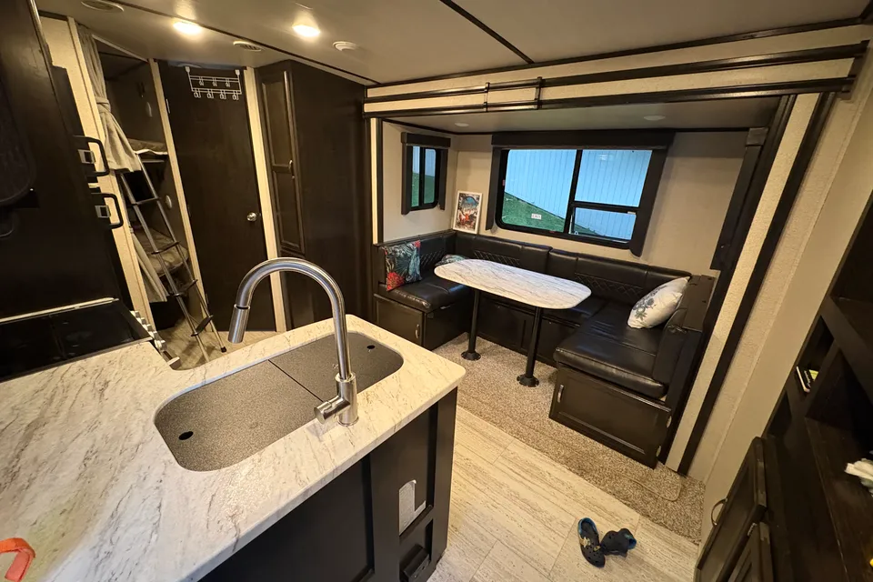 Chris's Northern Spirit 24' Bunkhouse with Slide-out