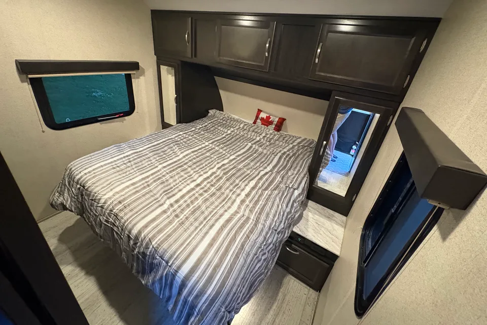 Chris's Northern Spirit 24' Bunkhouse with Slide-out