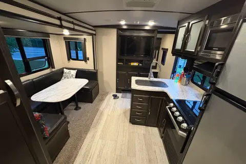 Chris's Northern Spirit 24' Bunkhouse with Slide-out