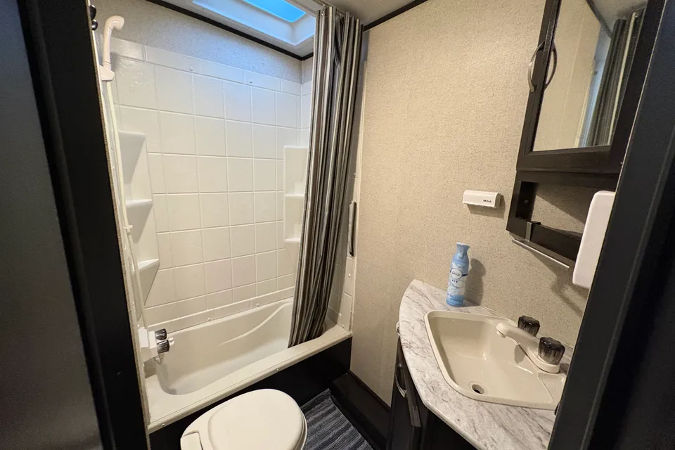 Chris's Northern Spirit 24' Bunkhouse with Slide-out