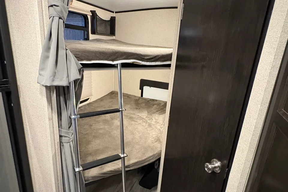 Chris's Northern Spirit 24' Bunkhouse with Slide-out