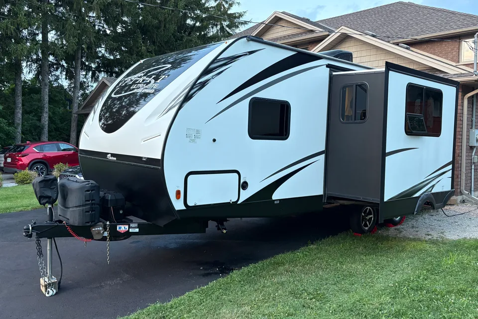 Chris's Northern Spirit 24' Bunkhouse with Slide-out