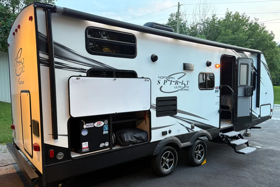 Chris's Northern Spirit 24' Bunkhouse with Slide-out